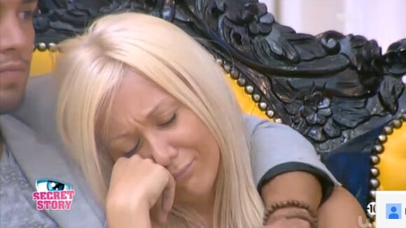 Julie, de Secret Story 8, émue aux larmes par le départ de son amie Joanna.