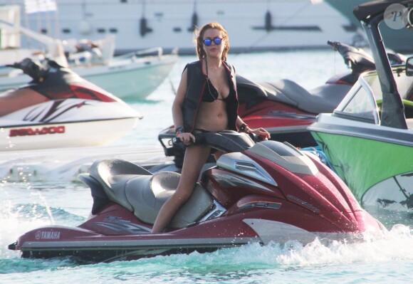 Lindsay Lohan profite de ses vacances à Mykonos en Grèce, le 4 août 2014.