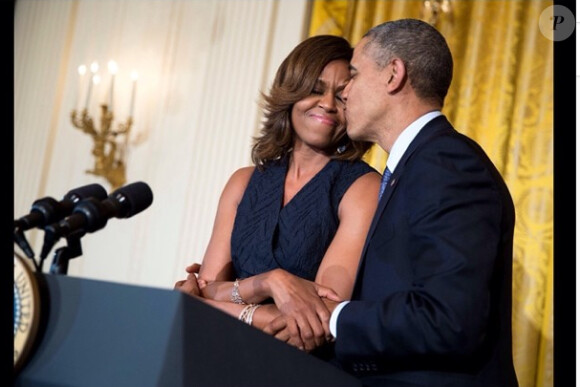 Michelle Obama et son époux Barack lors d'un moment de complicité. Photo postée sur le compte Instagram de Michelle Obama