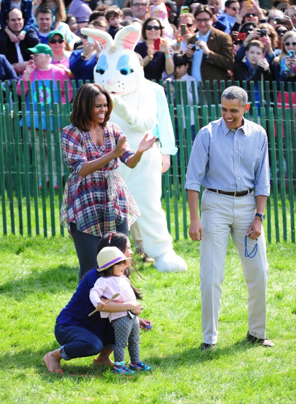 Barack Obama, Michelle Obama - Barack Obama lance la traditionnelle chasse aux oeufs dans les jardins de la Maison Blanche, le 21 avril 2014.