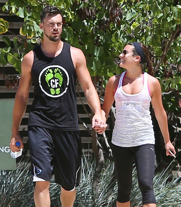 La jolie Lea Michele et son petit-ami Matthew Paetz font de la randonnée à Los Angeles, le 5 août 2014.