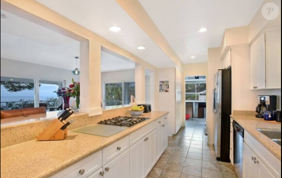 Miranda Kerr a acheté une superbe demeure à Malibu pour 2,1 millions de dollars. Alerte à Malibu, la sirène brune débarque !