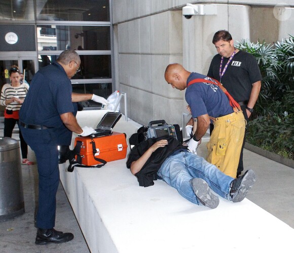 Daniel Ramos, soigné après son altercation avec Kanye West à l'aéroport LAX. Los Angeles, le 19 juillet 2013.