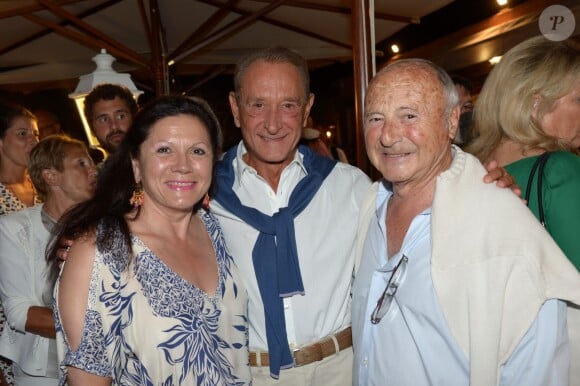 Bertrand Delanoë en compagnie du maire de St-Tropez et de sa femme, au restaurant La Bouillabaisse à Saint-Tropez, à l'occasion d'un dîner organisé par Marcel Campion, le 6 août 2014.