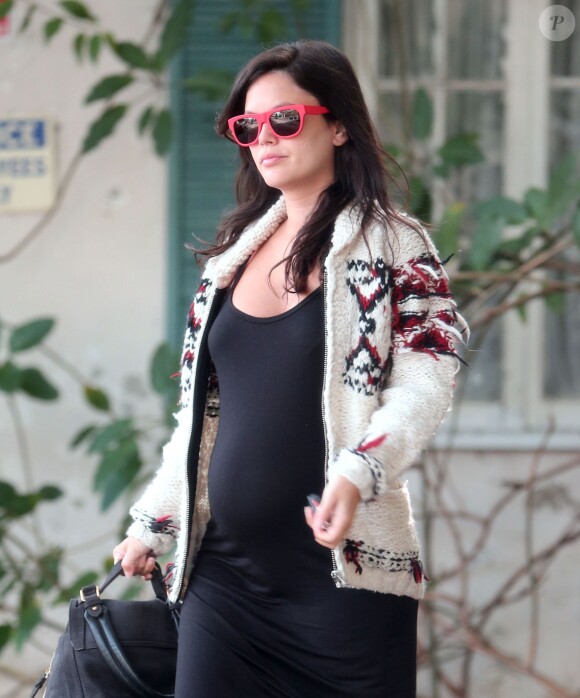 Exclusif - Rachel Bilson, enceinte, dans le quartier de Sherman Oaks à Los Angeles, le 7 août 2014. 