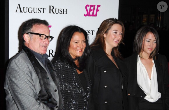Robin Williams, Masha Garces Williams, et Zelda Williams lors de l'avant-première de August Rush à New York le 11 novembre 2007