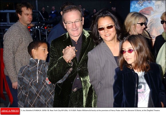 Robin Williams en famille pour l'avant-première de Harry Potter à l'école des sorciers en 2001