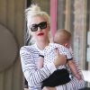 Gwen Stefani se rend dans un centre d'acupuncture avec son fils Apollo à Los Angeles, le 11 août 2014.