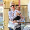 Gwen Stefani se rend dans un centre d'acupuncture avec son fils Apollo à Los Angeles, le 11 août 2014.