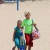 Gwen Stefani et Apollo Rossdale - Gwen Stefani est avec ses fils sur la plage de New Beach, le 10 août 2014.