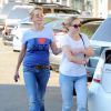 Melanie Griffith avec sa fille Stella Banderas dans les rues de Los Angeles, le 12 août 2014. 