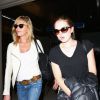 Melanie Griffith avec sa fille Stella Banderas à l'aéroport LAX de Los Angeles,le 12 août 2014. 