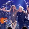 Brad Whitford, Steven Tyler, Joey Kramer et Joe Perry : Aerosmith lors de la finale d'American Idol le 23 mai 2012