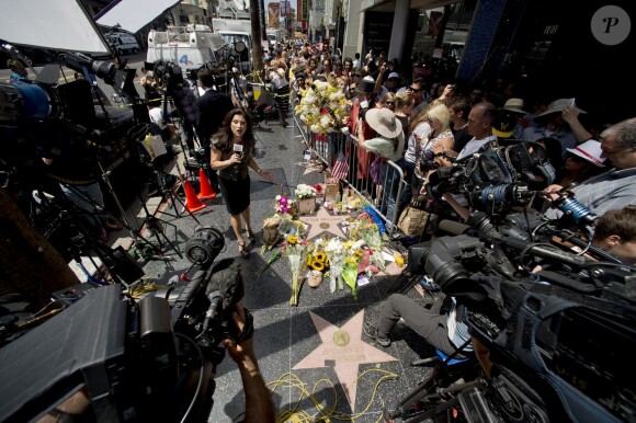 Hommage à Robin Williams sur son étoile sur le Walk of Fame à Hollywood le 12 août 2014