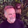 Le 22 juillet 2014, Robin Williams a posté une photo de lui et du singe Crystal, qui joue avec lui dans la saga La Nuit au musée. En légende : "Joyeux anniversaire à moi ! Une visite de l'une de mes collaboratrices féminines préférées, Crystal."