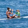 Alessandra Ambrosio et sa fille Anja font du paddle à Maui. Hawaï, le 15 août 2014.