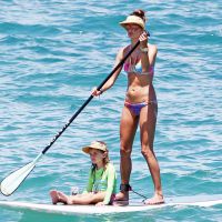Alessandra Ambrosio : Maman sexy en bikini, elle poursuit ses vacances de rêve