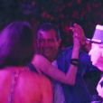  Récemment célibataire, Antonio Banderas fait la fête en compagie de ravissantes jeunes filles au restaurant "L'Opéra" à Saint-Tropez. Le 16 août 2014. 