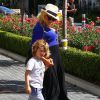 Christina Aguilera enceinte et son fiancé Matt Rutler vont déjeuner avec leur fils Max à l'occasion de la fête des mères à Los Angeles, le 11 mai 2014.