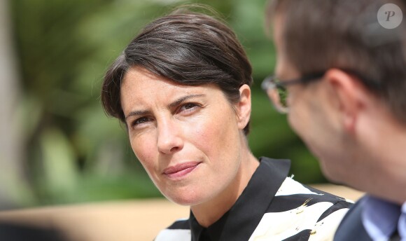 Alessandra Sublet pose sur la plage du Majestic à Cannes, lors du 67e Festival de Cannes, le 22 mai 2014.