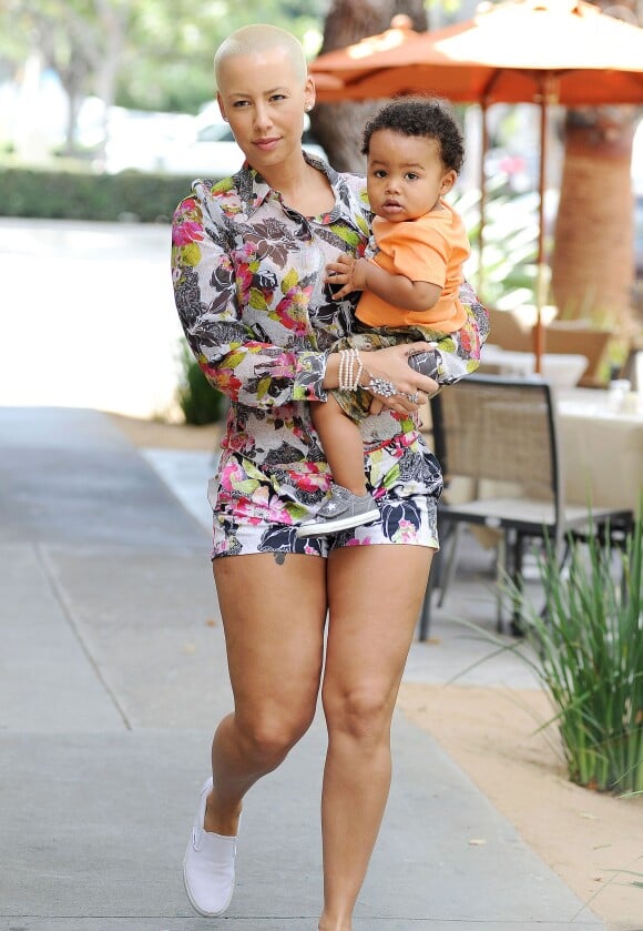Amber Rose et son fils Sebastian à West Hollywood, Los Angeles, le 28 mars 2014.