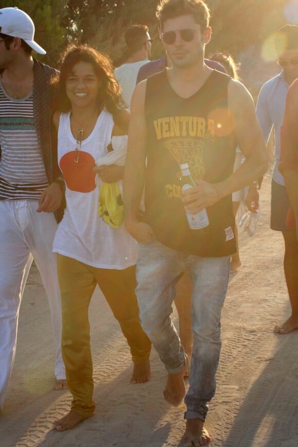 Michelle Rodriguez et Zac Efron à Ibiza, le 2 août 2014.