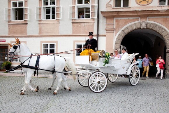 La soprano russe Anna Netrebko a fêté ses fiançailles avec le ténor azerbaïdjanais Yusif Eyvazov, en présence de son fils Tiago (5 ans), le 19 août 2014 à Salzbourg, en marge de sa participation au Festival dans le rôle de Leonora pour Il Trovatore de Verdi, avec Placido Domingo.