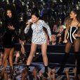 Nicki Minaj, Jessie J et Ariana Grande interprètent Bang Bang lors des MTV Video Music Awards 2014 au Forum. Inglewood, Los Angeles, le 24 août 2014.
