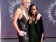 Ireland Baldwin, décolletée, officialise avec la rappeuse Angel Haze aux MTV VMA