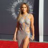 Jennifer Lopez, divine lors des MTV Video Music Awards 2014, porte une robe Charbel Zoe et de souliers Jimmy Choo. Inglewood, le 24 août 2014.