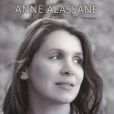Anne Alassane et son livre "Pour l'amour des miens". La gagnante de "Masterchef" a donné naissance à son 8e enfant, une petite Amélie.