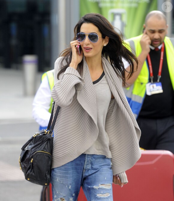 Amal Alamuddin, la fiancée de George Clooney arrive à l'aéroport de Heathrow, Londres, le 13 mai 2014.