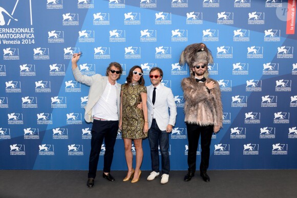 Grégory Bernard, Elodie Bouchez, Jonathan Lambert et "le Rat" (le producteur Kevos Van Der Meiren) lors du photocall du film "Réalité" (Reality) lors du 71e festival international du film de Venise, la Mostra, le 28 août 2014.