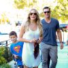 LeAnn Rimes, son mari Eddie Cibrian et ses enfants Mason et Jake vont au restaurant pour célébrer l'anniversaire de la chanteuse, le 27 août 2014.