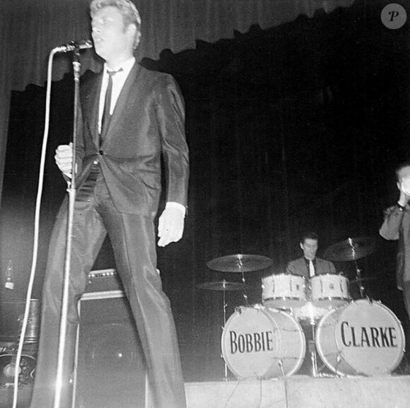 Johnny Hallyday et Bobbie Clarke dans les années 1960. Le rockeur est très touché par le décès de son vieil ami, août 2014.