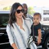 Kim Kardashian, son mari Kanye West et leur fille North prennent un vol à l'aéroport de Los Angeles. Le 1er septembre 2014.