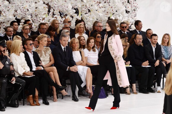 Charlize Theron, spectatrice star du défilé haute couture Christian Dior à Paris. Le 7 juillet 2014.