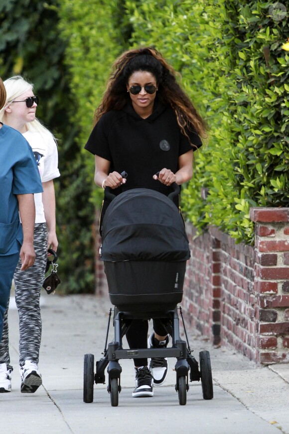 Ciara et son fils Future Zahir à Beverly Hills. Le 7 juin 2014.