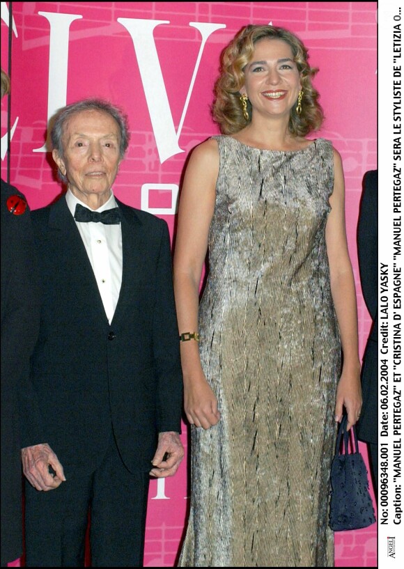Manuel Pertegaz en février 2004 avec Cristina d'Espagne. Le couturier espagnol est mort le 30 août 2014 à 96 ans.