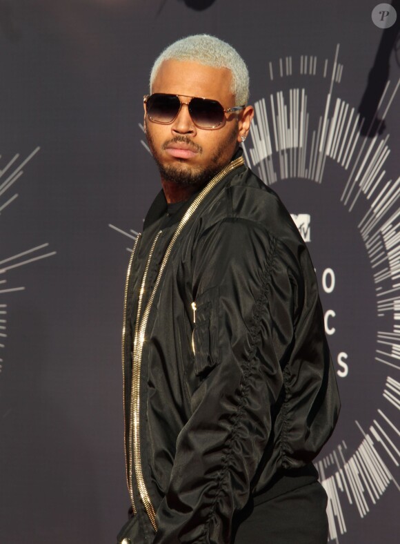 Chris Brown arrivant à la cérémonie des MTV Video Music Awards 2014 au Forum à Inglewood, le 24 août 2014.