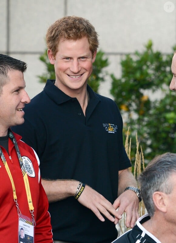 Le prince Harry rencontre les capitaines des délégations en lice aux Invictus Games à Londres le 8 septembre 2014