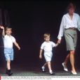  Les princes William et Harry avec Lady Di en août 1988 à Londres. 