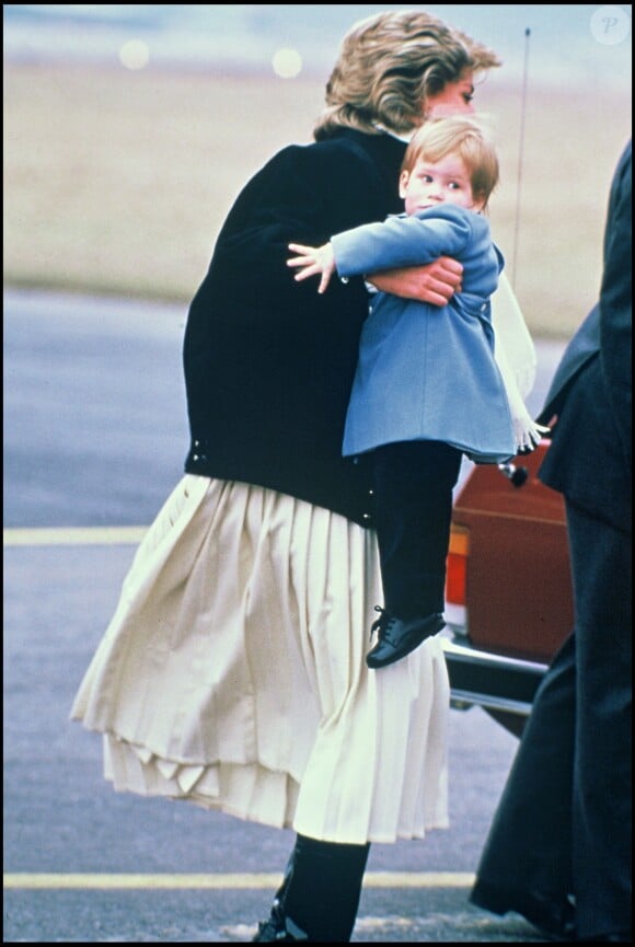 Lady Diana et le prince Harry en mars 1986