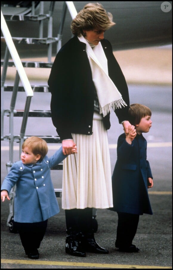 Lady Diana avec ses fils les princes Harry et William en mars 1986