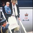  La princesse Diana avec son fils le prince Harry en mars 1986 à Aberdeen 