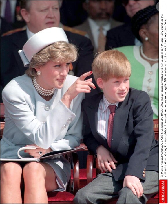 Lady Diana et le prince Harry en mai 1995 à Londres