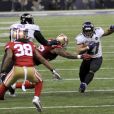   Ray Rice progresse pour les Baltimore Ravens lors du Super Bowl XLVII contre les San Francisco 49ers le 3 février 2013 à La Nouvelle-Orléans.  