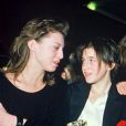  Serge Gainsbourg, Jane Birkin et Kate Barry f&eacute;licitant Charlotte Gainsbourg aux C&eacute;sar en 1986 