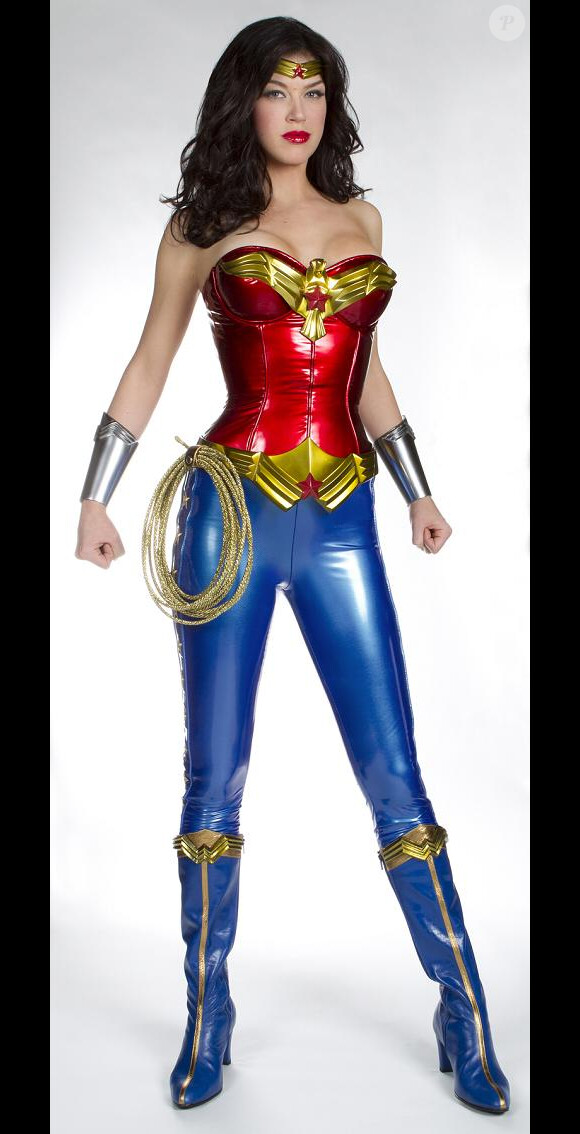 Adrianne Palacki dans le costume de Wonder-Woman. Un projet de série de David E. Kelley malheureusement avorté en 2011.