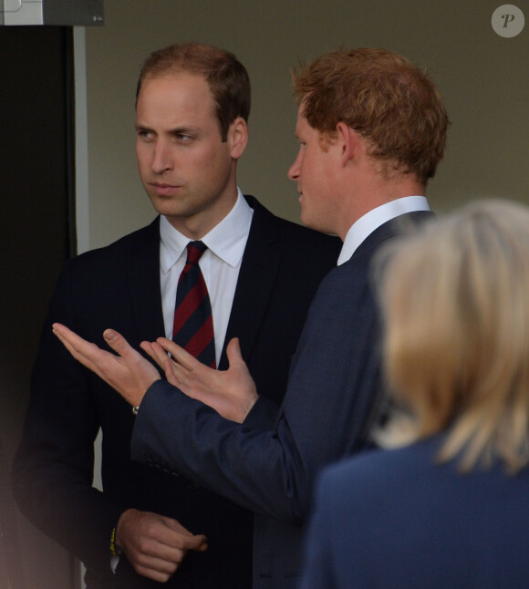 Le prince Harry et le prince William lors de la cérémonie d'ouverture des Invictus Games, le 10 septembre 2014 au Queen Elizabeth Park, à Londres.